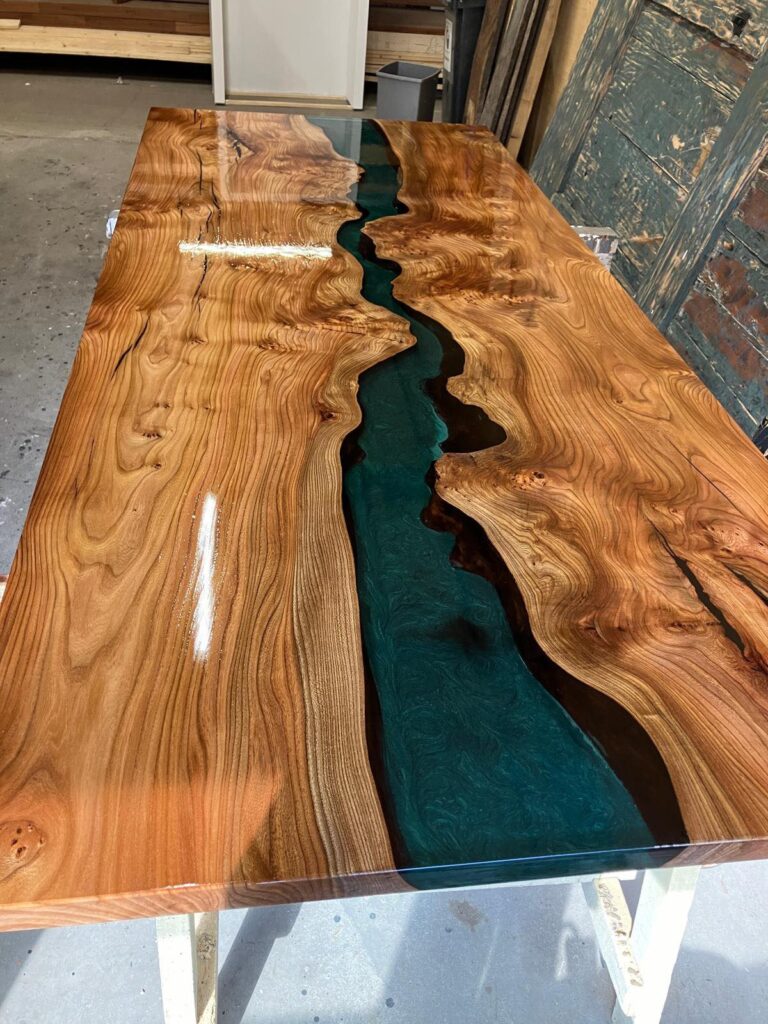 Iepenhout, iepen planken, iepen balken, iepen schaaldelen, iepen wortelhout, iepen wortelnoot, iepen tafelblad, gedroogd iepenhout, gestoomd iepenhout, stadshout, iepen collectie, Ulmeholz, Ulme, Rüstern, Rüsterholz, Ulmenbohlen, Ulmenbretter, Ulmenmaser, Ulmenmaserholz, Ulmentisch, gedämpfte Ulme, kammergetrocknet, Elm wood, Elmwood, Elm lumber, Elm planks, Elm slabs, Elm boards, Elm burl, Elm root, Steamed elm, Kiln dried elm, Urban wood, Bois d'orme, Orme, Plateaux d'orme, Planches d'orme, Loupe d'orme, Orme étuvé, Orme séché, Bois d'orme massif, Madera de olmo, Olmo, Tablones de olmo, Raíz de olmo, Olmo vaporizado, Olmo seco, Legno di olmo, Olmo, Tavole di olmo, Radica di olmo, Olmo evaporato, Olmo essiccato, d'orme de louple