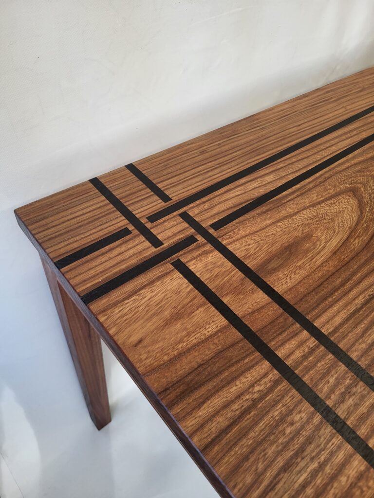 Iepenhout, iepen planken, iepen balken, iepen schaaldelen, iepen wortelhout, iepen wortelnoot, iepen tafelblad, gedroogd iepenhout, gestoomd iepenhout, stadshout, iepen collectie, Ulmeholz, Ulme, Rüstern, Rüsterholz, Ulmenbohlen, Ulmenbretter, Ulmenmaser, Ulmenmaserholz, Ulmentisch, gedämpfte Ulme, kammergetrocknet, Elm wood, Elmwood, Elm lumber, Elm planks, Elm slabs, Elm boards, Elm burl, Elm root, Steamed elm, Kiln dried elm, Urban wood, Bois d'orme, Orme, Plateaux d'orme, Planches d'orme, Loupe d'orme, Orme étuvé, Orme séché, Bois d'orme massif, Madera de olmo, Olmo, Tablones de olmo, Raíz de olmo, Olmo vaporizado, Olmo seco, Legno di olmo, Olmo, Tavole di olmo, Radica di olmo, Olmo evaporato, Olmo essiccato.